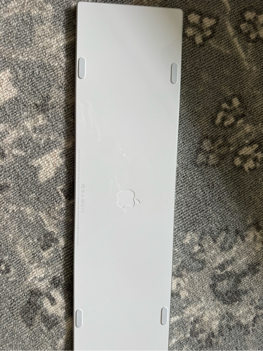 Apple Magic Wireless Keyboard in Silver and White - Picture 3 of 5